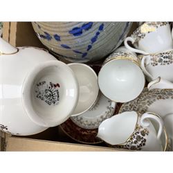 Twin handled cache pot in the style of Herend Hungary, stamped VA Portugal, decorated with birds upon branches, Mason's Ironstone large footed bowl in the Mandarin pattern, Spode Gainsborough bowl, Royal Doulton Bird of Paradise plate c1938 D4602, lustre plates, Aynsley, oriental style lidded vase, Portmeirion, lattice creamware, J & G Meakin Sol, Wedgwood, studio pottery, Spode York Minister boxed plate etc