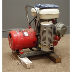  Honda EC1500 generator, mounted on two timber brackets, W45cm, H50cm, D50cm  