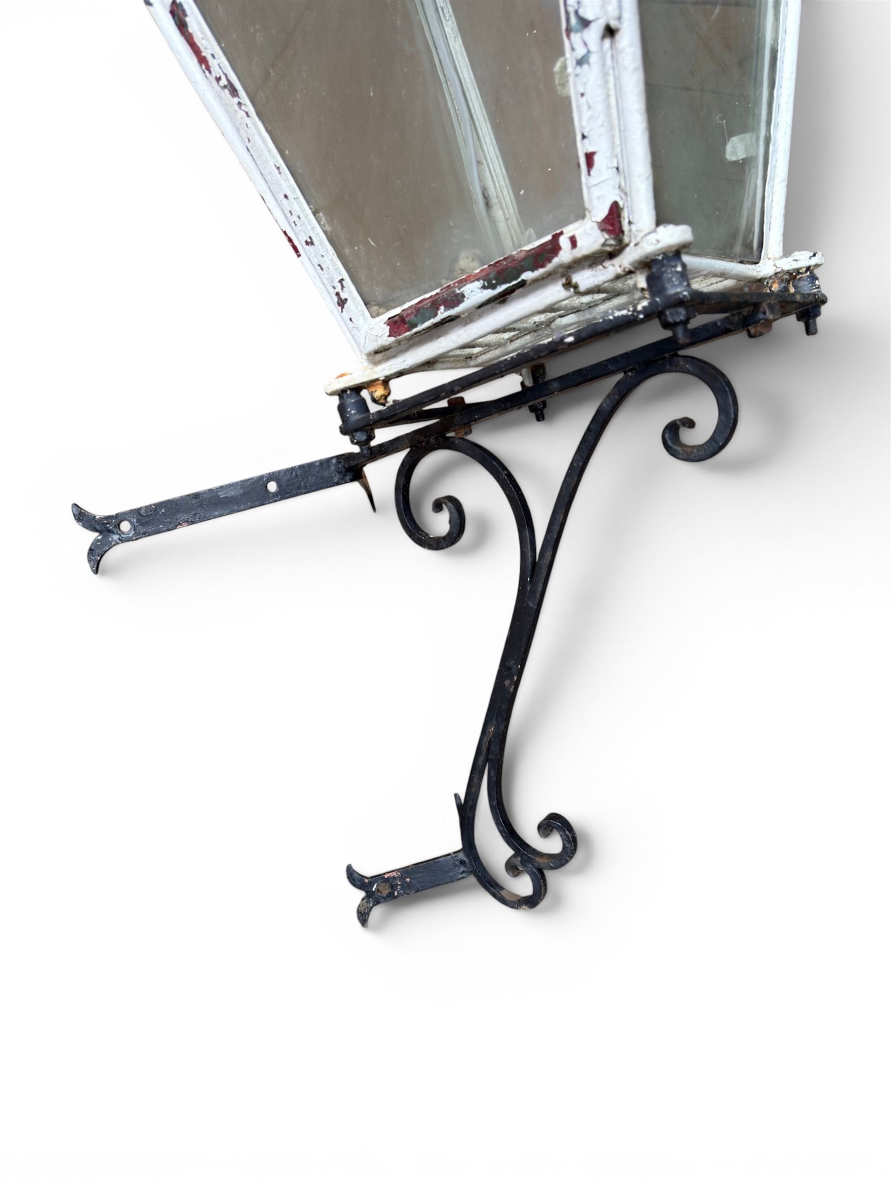 Foster & Pullen (Bradford est. 1896) - Good pair of late 19th century copper coach house or street lamps, painted in rustic white finish, with iron corner brackets, one with clear glass, the other with ring mottled glass, both converted to electricity, height with bracket 150cm