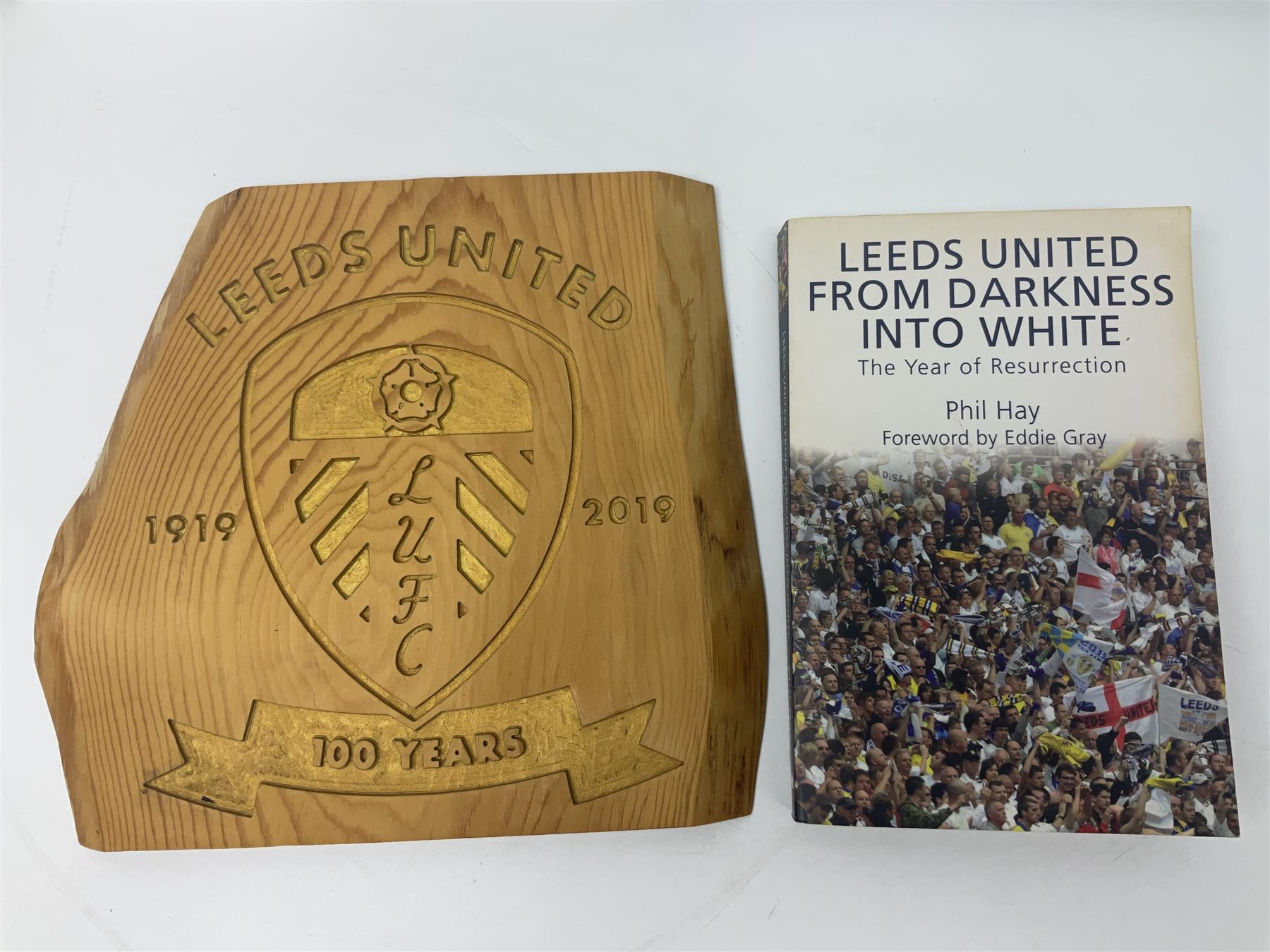 Leeds United football club - football association challenge cup competition final Saturday 11th April 1970 Chelsea vs Leeds United at Wembley programme, football association charity shield Saturday 10th August 1974 Leeds United vs Liverpool programme, various supporters pin badges, scarf for the league 1 playoff final Wembley stadium 25th May 2008, Danbury Mint 'Great Moments in the History of Leeds United' leather bound collectors edition, various used home game tickets etc
