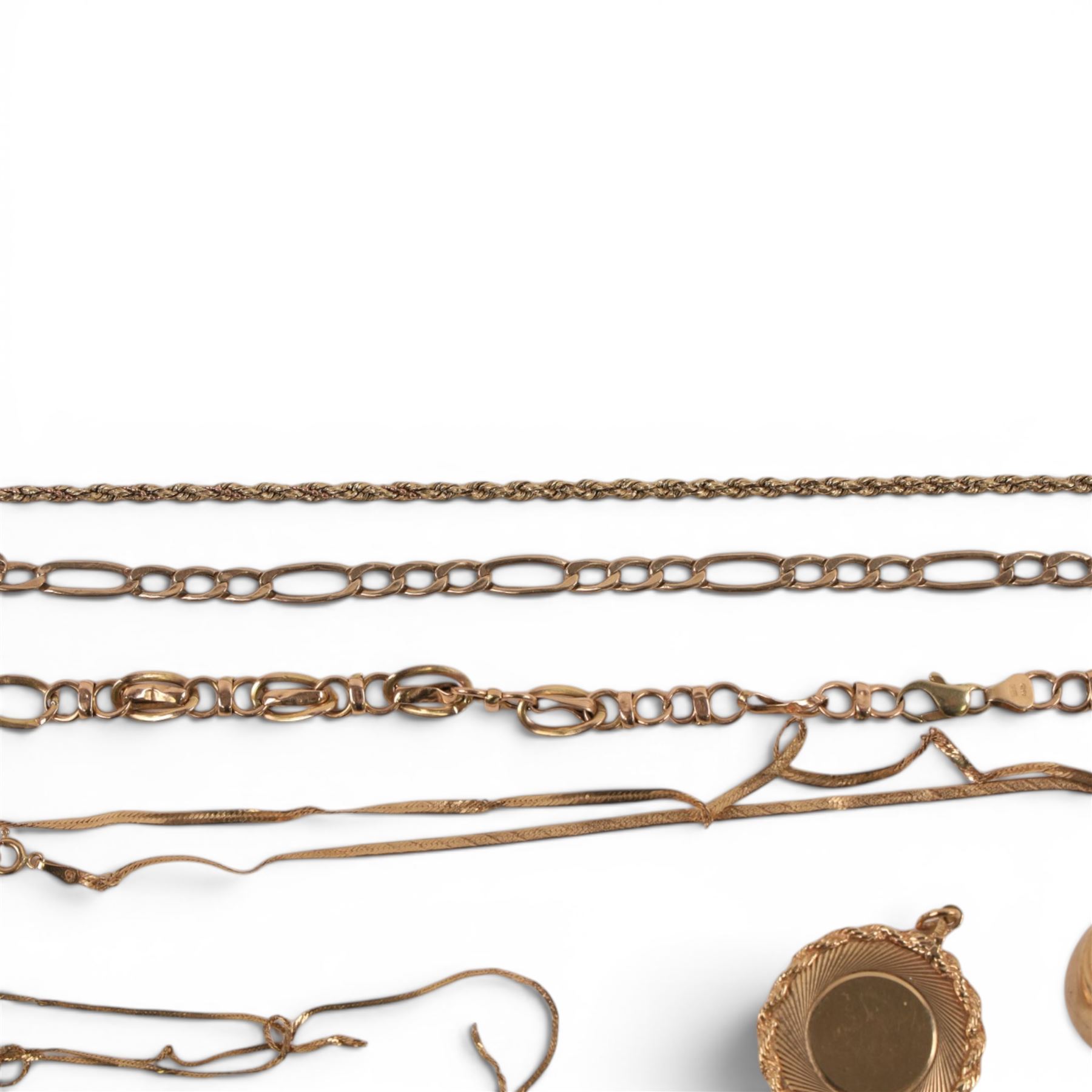 14ct gold jewellery, including chain links and ring, 12ct gold circular pendant and 9ct gold chain links ring 