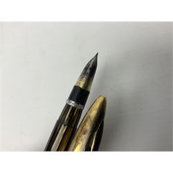 Pens including Sheaffer fountain pen with 14K gold nib, Parker fountain pen etc