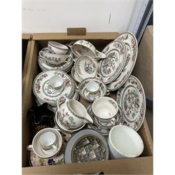 Quantity of Victorian and later ceramics to include Johnson Bros Indian Tree, Copeland Spode blue and white bowl with blue mark beneath, Masons ironstone, Wedgwood dinnerwares, fairing, studio pottery, oriental examples etc