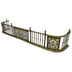 Early 19th century Irish brass D-shaped brass fender, twist borders and balustrade supports, central pierced frieze panel decorated with scrolling foliage and central anthemion motif  