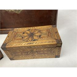 Cased singer sewing machine, no 14 080775 , together with tea caddy and inlaid marquetry box and tea caddy of sarcophagus form and cased set of two Parker pens