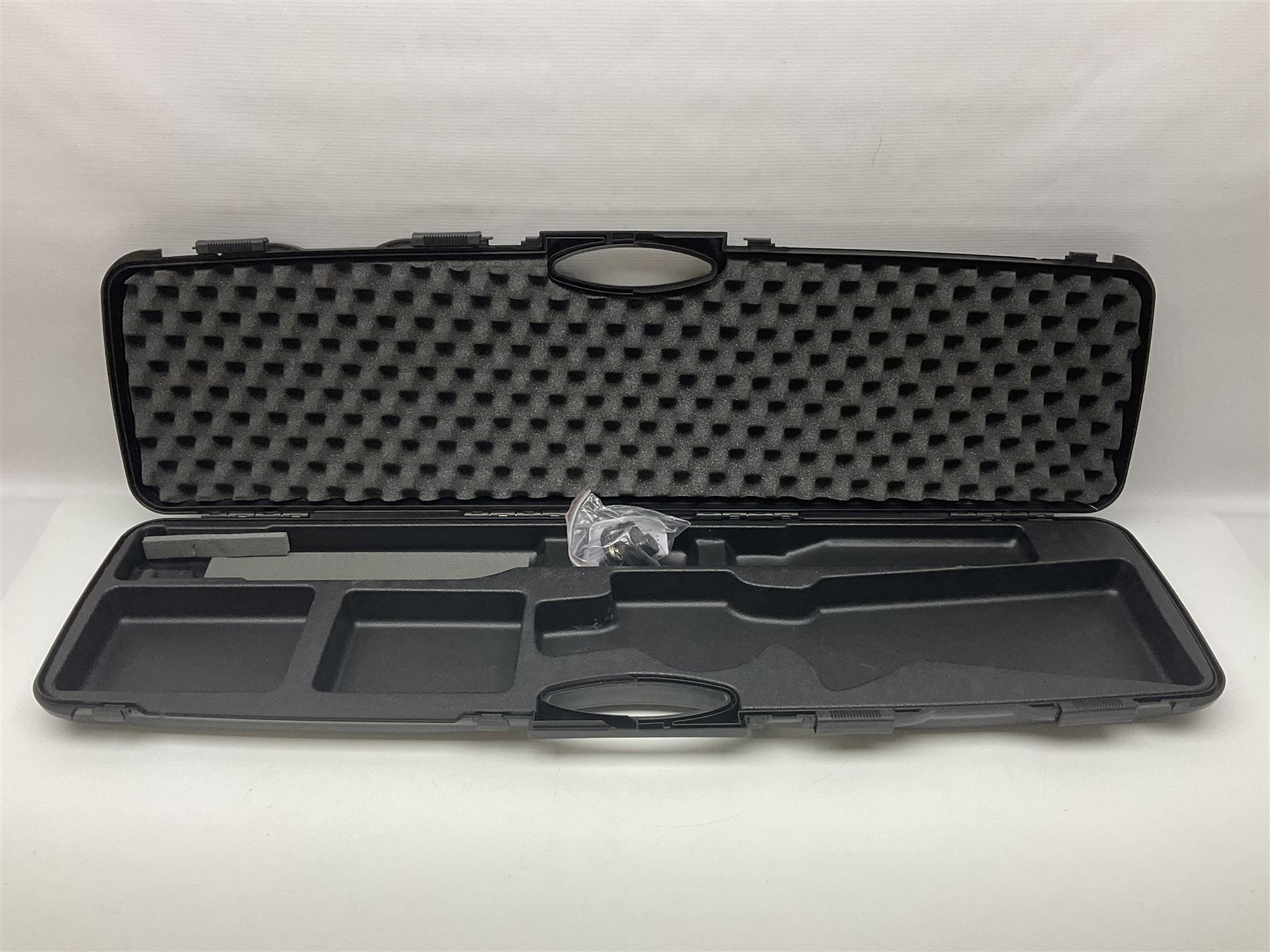 Browning black plastic shotgun case to accommodate 76.2cm (30