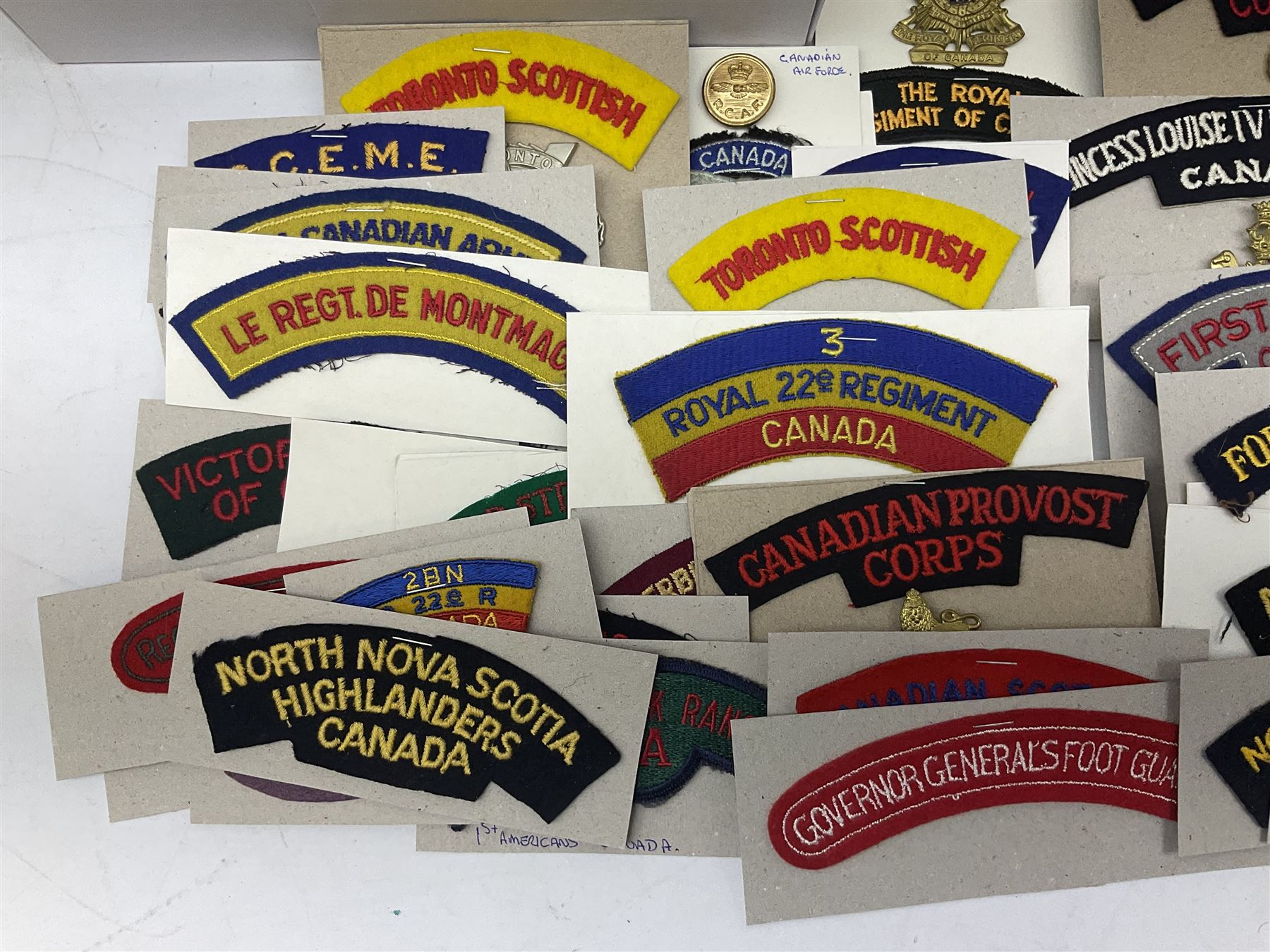 Canadian metal and cloth badges, including Princess Patricias Canadian Light Infantry, Ontario Regiment, 29th Waterloo Regiment, Grenadier Guards, Logistics, Combined Services, Saskatchewan Dragoons, Irish Regiment of Canada, Sakatoon Light Infantry etc