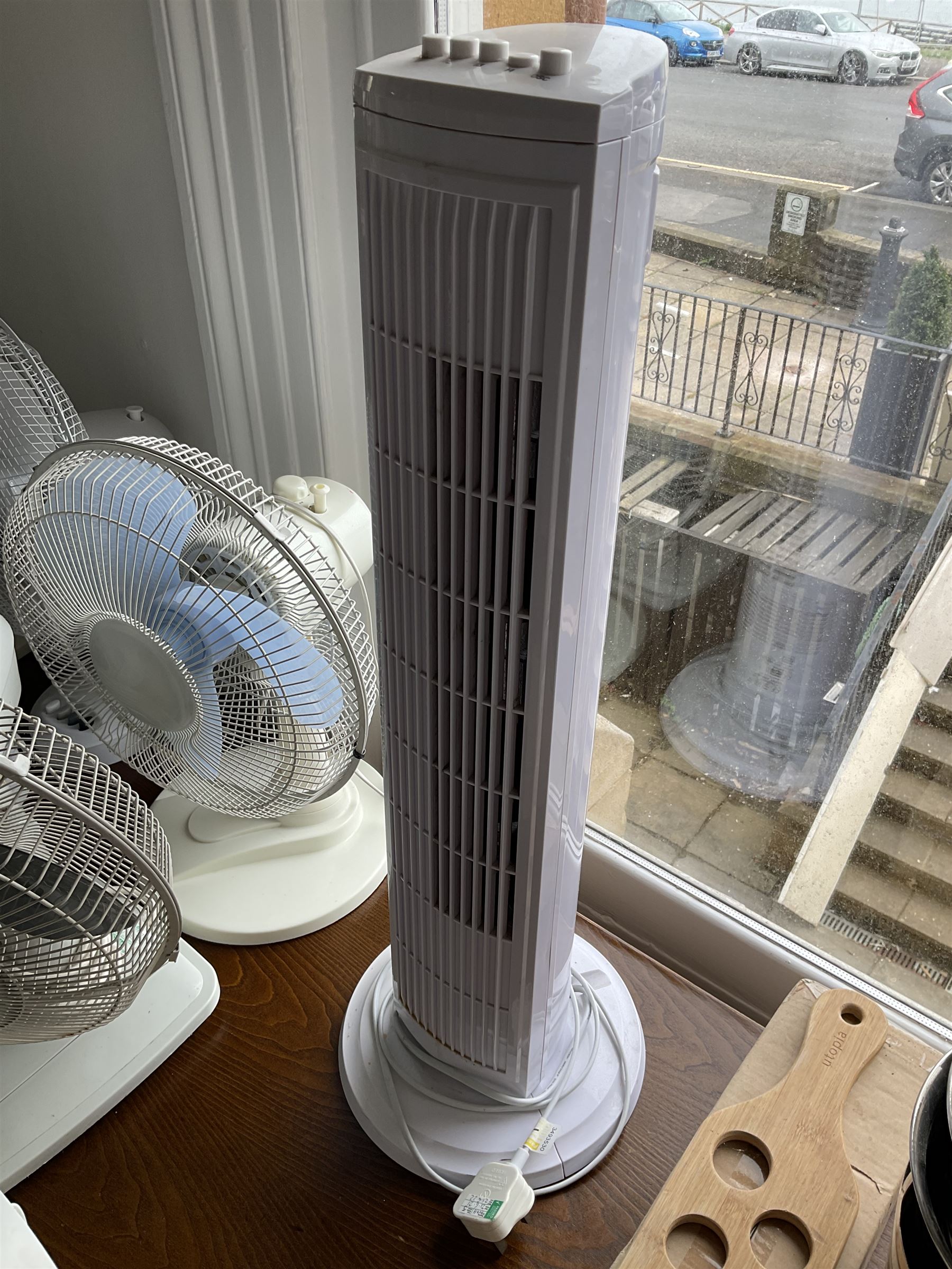 Set of nine desk cooling fans and five heaters (14).- LOT SUBJECT TO VAT ON THE HAMMER PRICE - To be collected by appointment from The Ambassador Hotel, 36-38 Esplanade, Scarborough YO11 2AY. ALL GOODS MUST BE REMOVED BY WEDNESDAY 15TH JUNE.