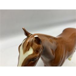 Beswick chestnut 'Imperial' horse no. 1557, H21cm