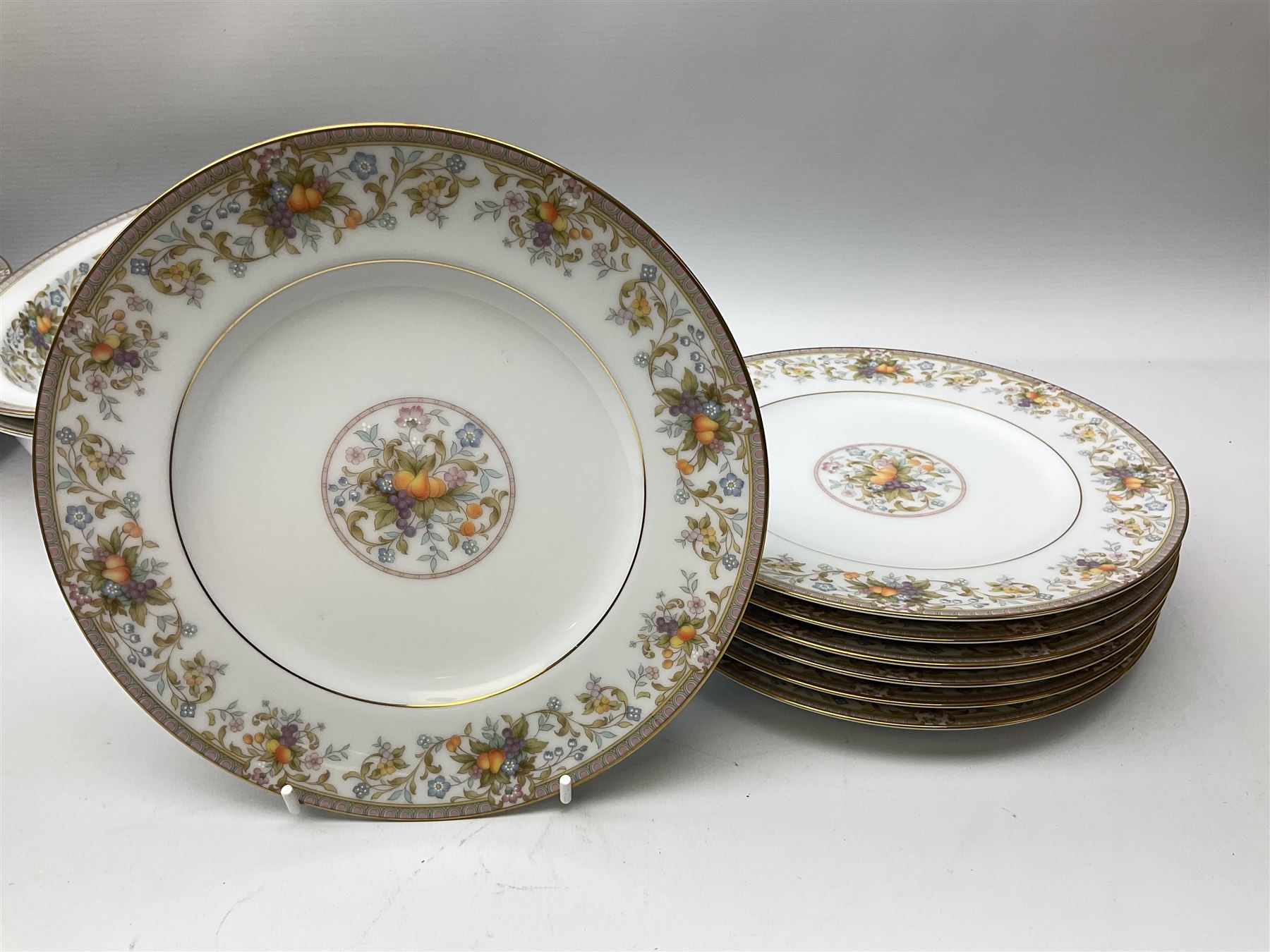 Noritake Ireland tea and dinner wears, comprising of teapot, milk jug, covered sucrier, seven teacups and saucers, seven dessert plates, six dinner plates, seven side plates, five bowls two serving dishes, one lidded tureen and a gravy boat and dish