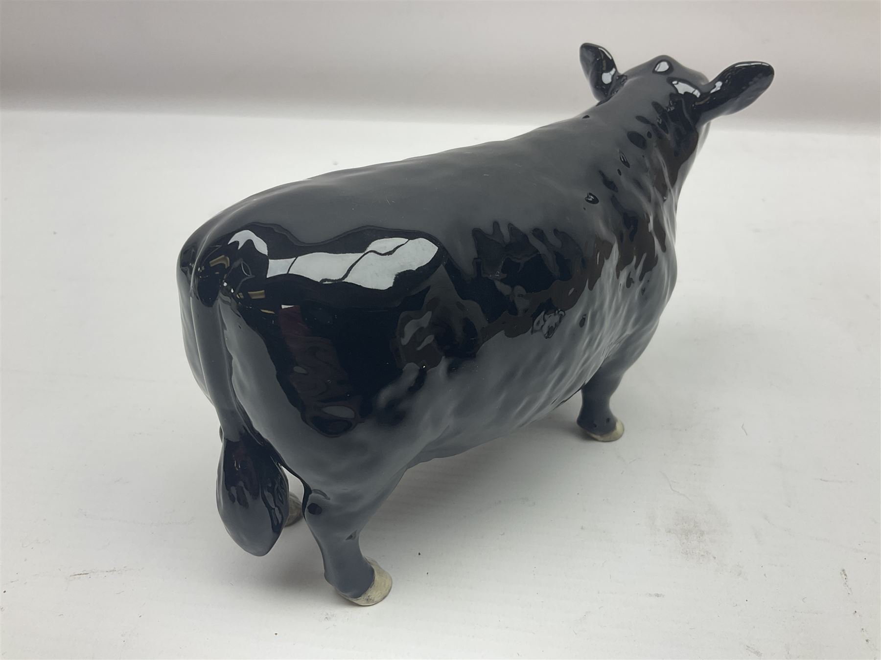Beswick Aberdeen Angus family group, comprising bull 1562, cow 1563 and calf 1827A