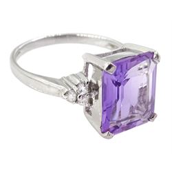 9ct white gold emerald cut amethyst and white topaz ring, hallmarked, amethyst approx 3.30 carat