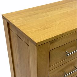 Oak four drawer chest 