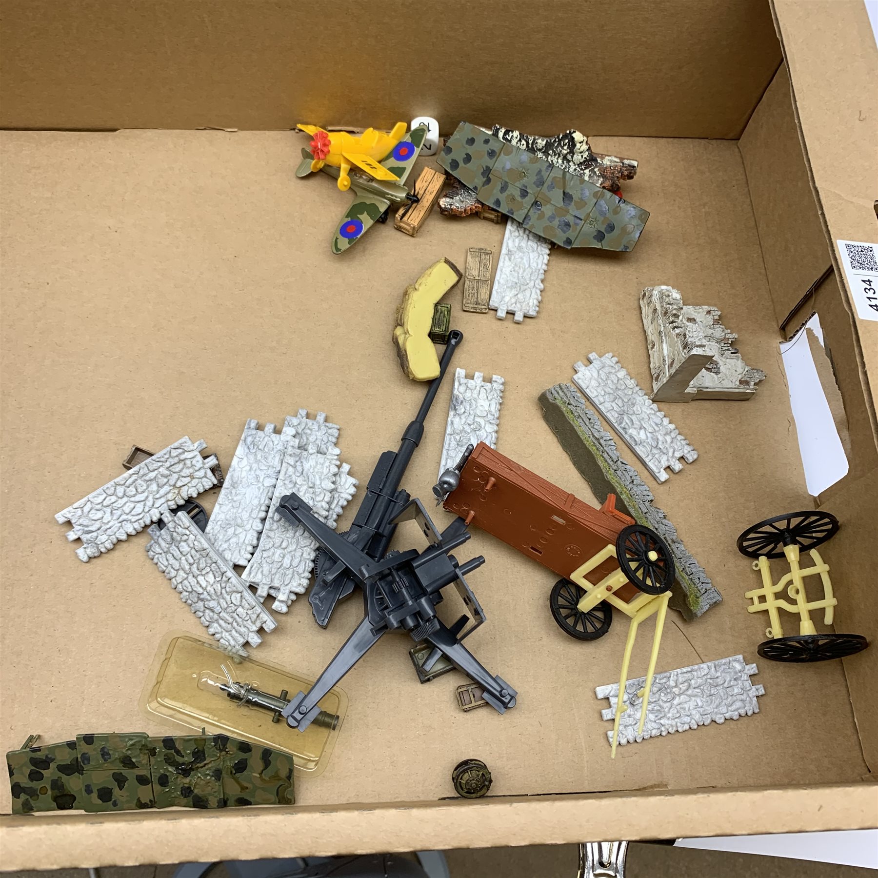 Atlas Editions - four die-cast models of military vehicles and NewRay Classic Tank construction kit, all in unopened boxes; two other construction kits of military vehicles; two boxed WW2 German tank Destroyers etc