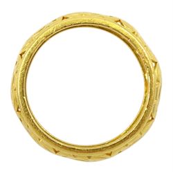 22ct gold band, with pierced decoration, London 1963