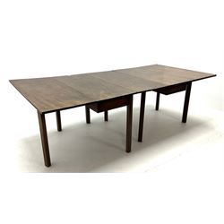 Georgian mahogany drop leaf extending dining table, on square moulded chamfer supports