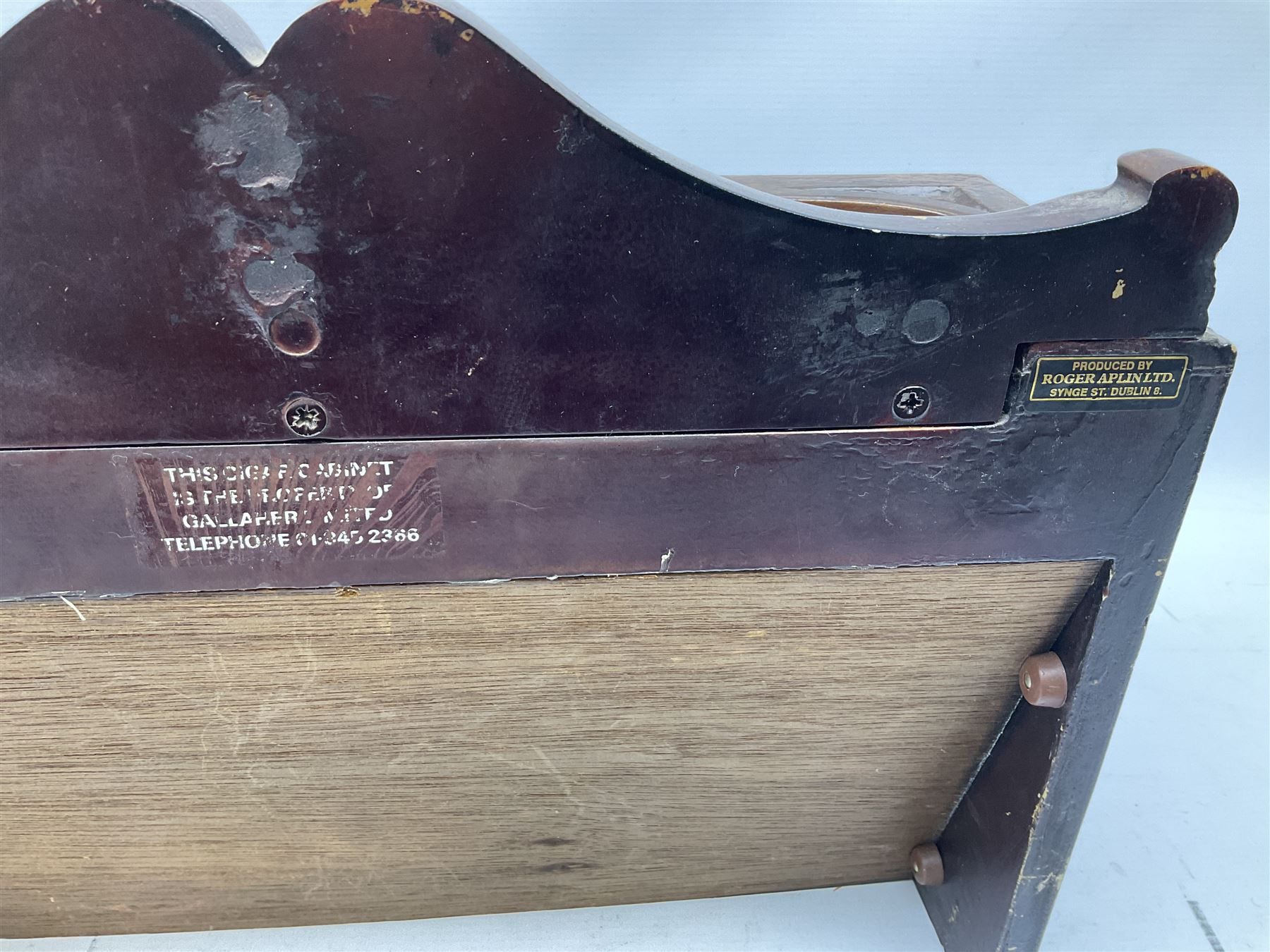 20th century Irish cigar shop display cabinet by Roger Aplin, Dublin, the box with hinged glazed front and decorative scroll top, H30.5cm