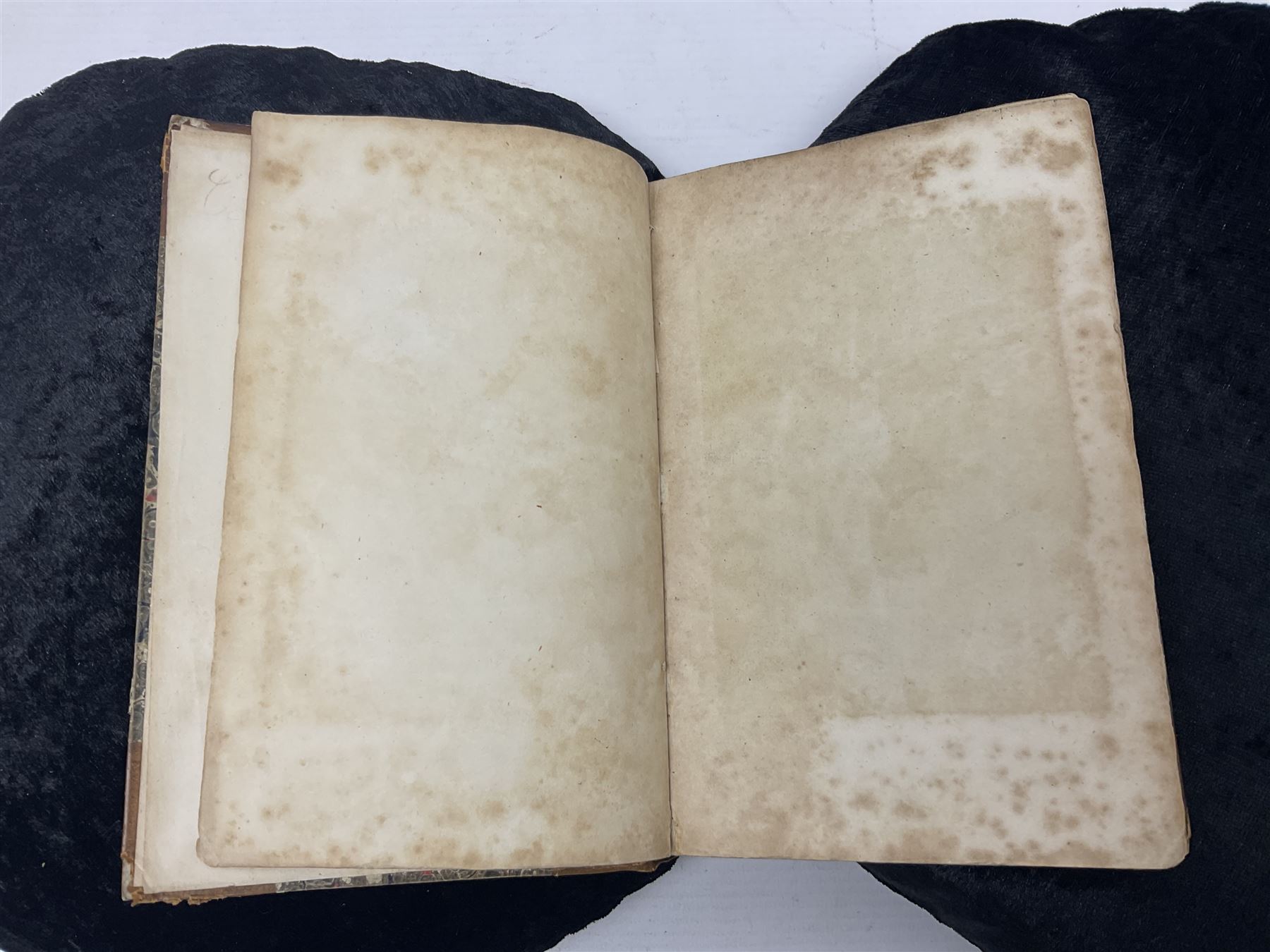 Daniel De Foe; The Life and Adventures of Robinson Crusoe Written by Himself, vol 1, Stockdale, London 1804 