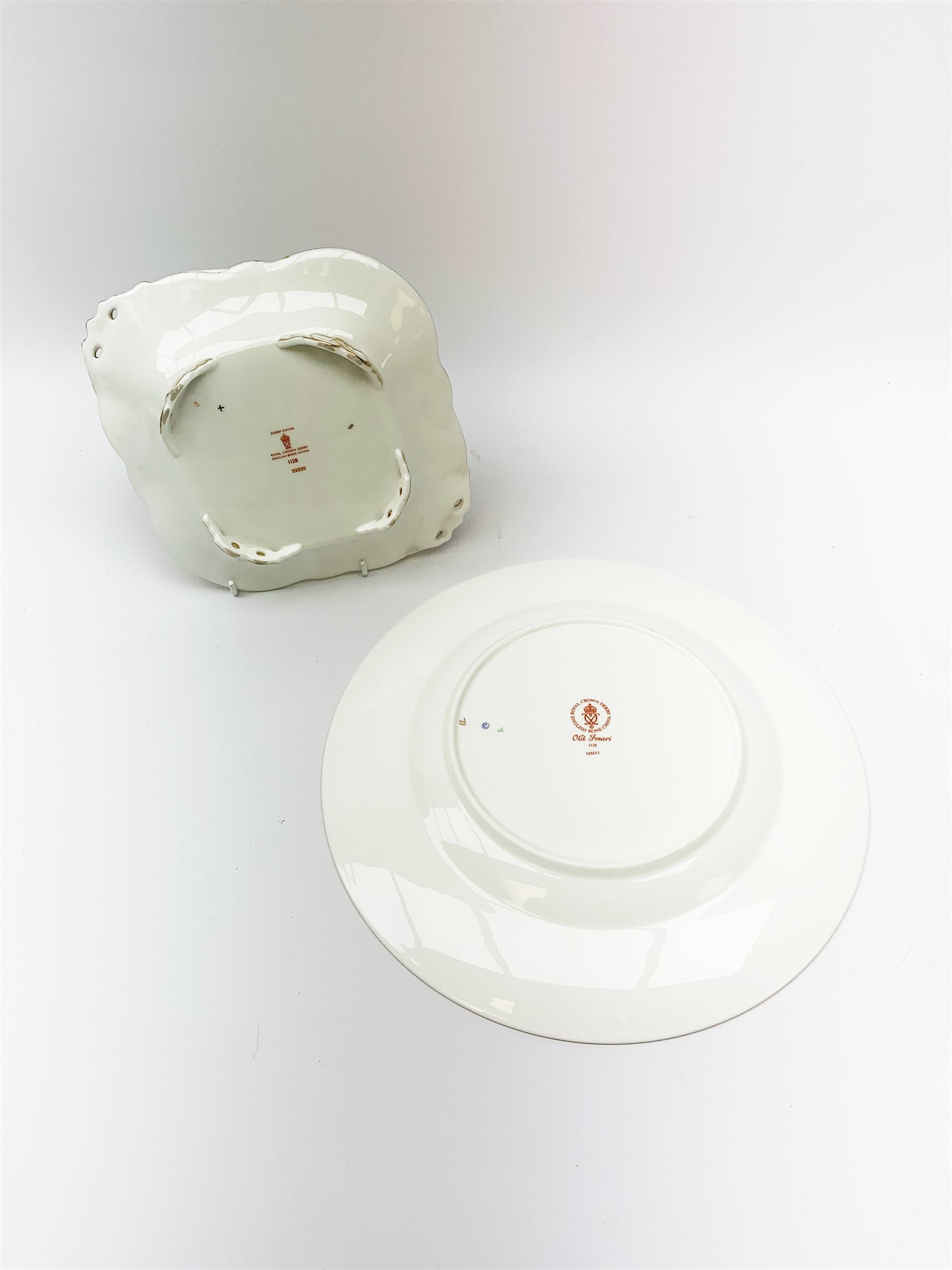 A boxed Royal Crown Derby Imari cabinet plate, decorated in the 1128 pattern, D27cm, together with a Royal Crown Derby dish of lozenge form with acorn detailed twin handles and four conforming feet, decorated in the 1128 pattern, L22.5cm. (2). 