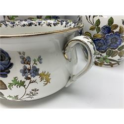 Copeland Spode toilet set in blue flower pattern, comprising wash jug, slop bucket, two soap dishes, toothbrush holder and chamber pot, slop bucket H28cm