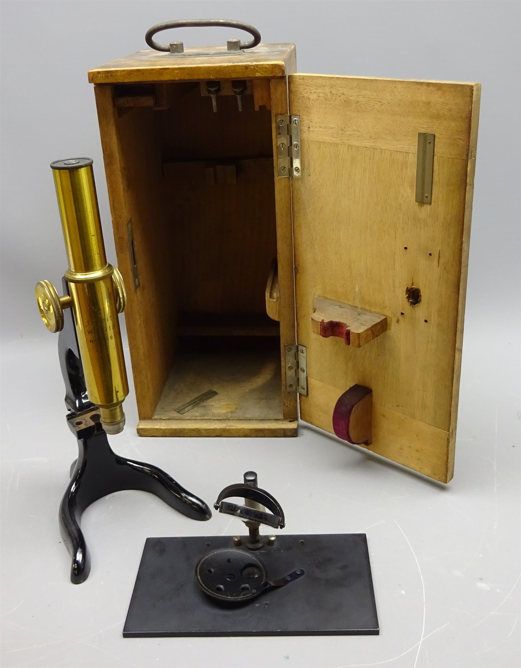 e leitz wetzlar no 7521 brass microscope e leitz wetzlar no 7521 brass microscope