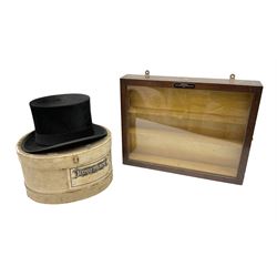 Scott & Co. Piccadilly black top hat retailed by Woods Bros. 31-32 Whitefriargate Hull 59cm circumference in cardboard box; and small glazed oak wall cabinet bearing plaque 'Presented by The Premier Oil and Cake Mills Ltd. Hull' W50 H39 D9cm (2)
