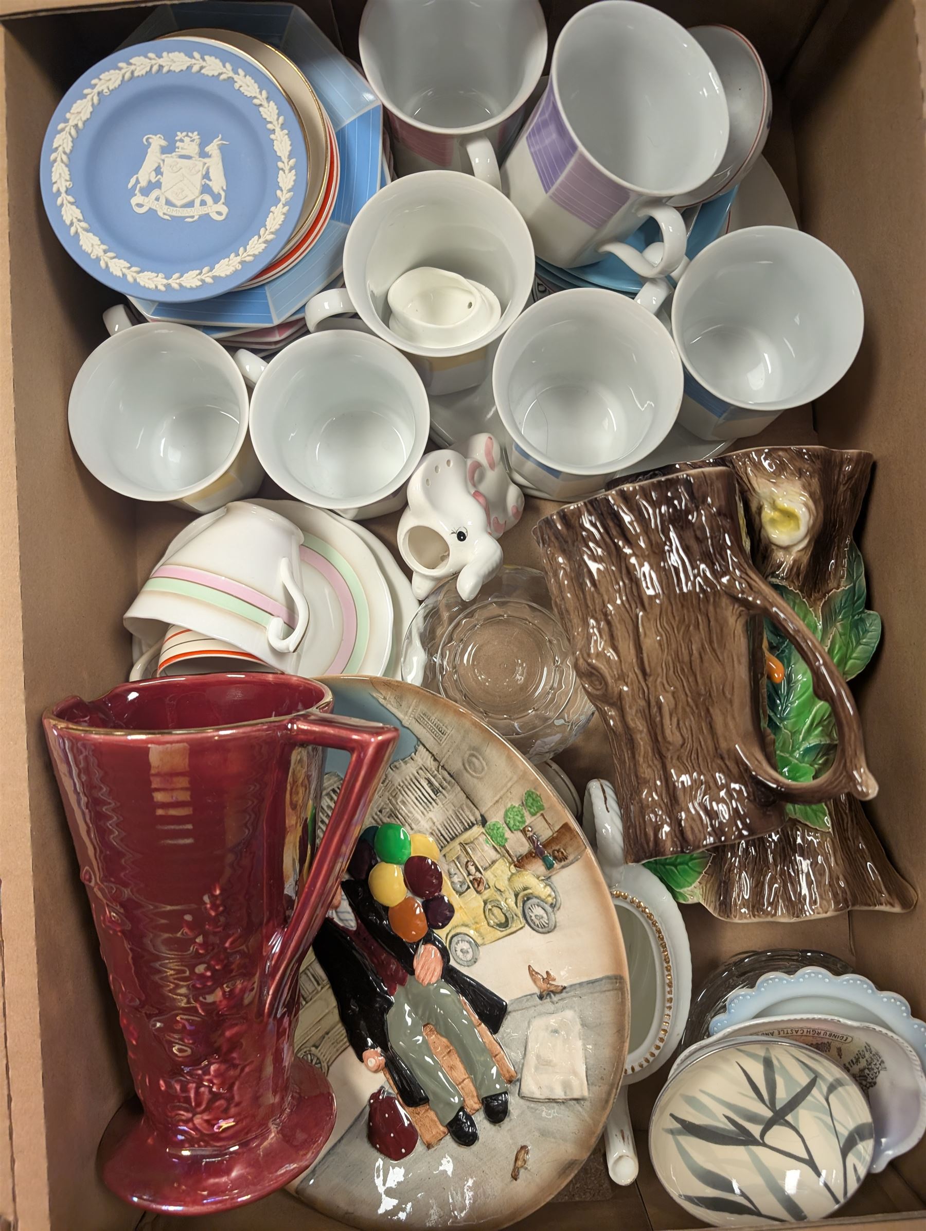 Royal Doulton Balloon Man and Balloon Lady relief plates, Hornsea Fauna vases, tea wares and other ceramics and glassware in three boxes 