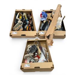 Collection of model railway accessories, including locomotives, tracks and carriages