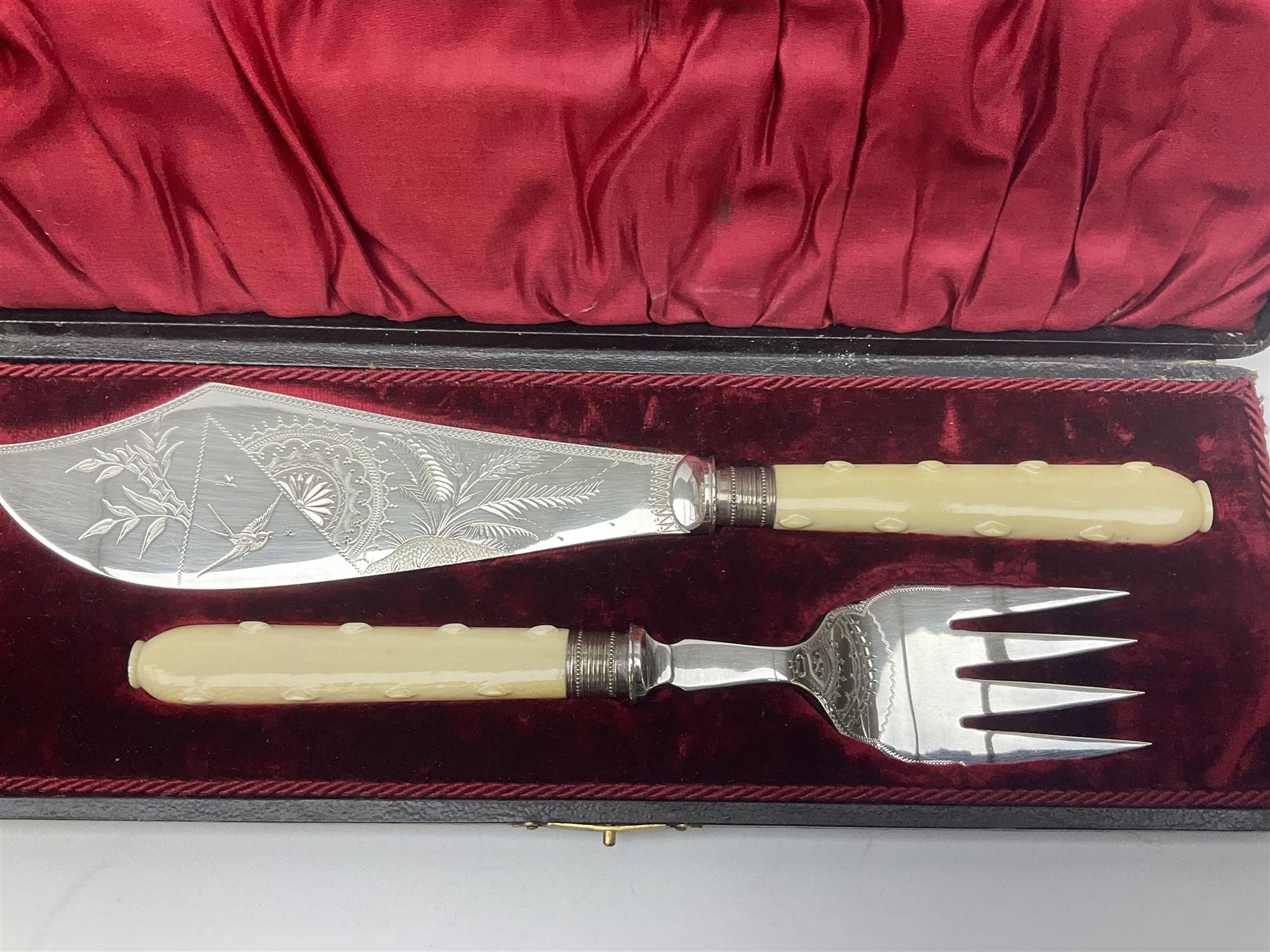 Quantity of silver plate to include cased silver plated fish knife and fork with hallmarked silver ferrules, teapots, etc