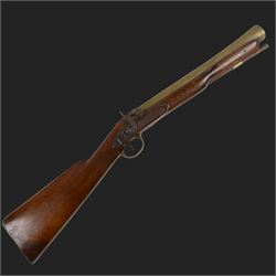 English flintlock blunderbuss, the 38cm brass barrel with proof marks and London to the top, with brass tip ramrod below, the lock engraved Morris, walnut stock with brass butt plate, overall L79cm