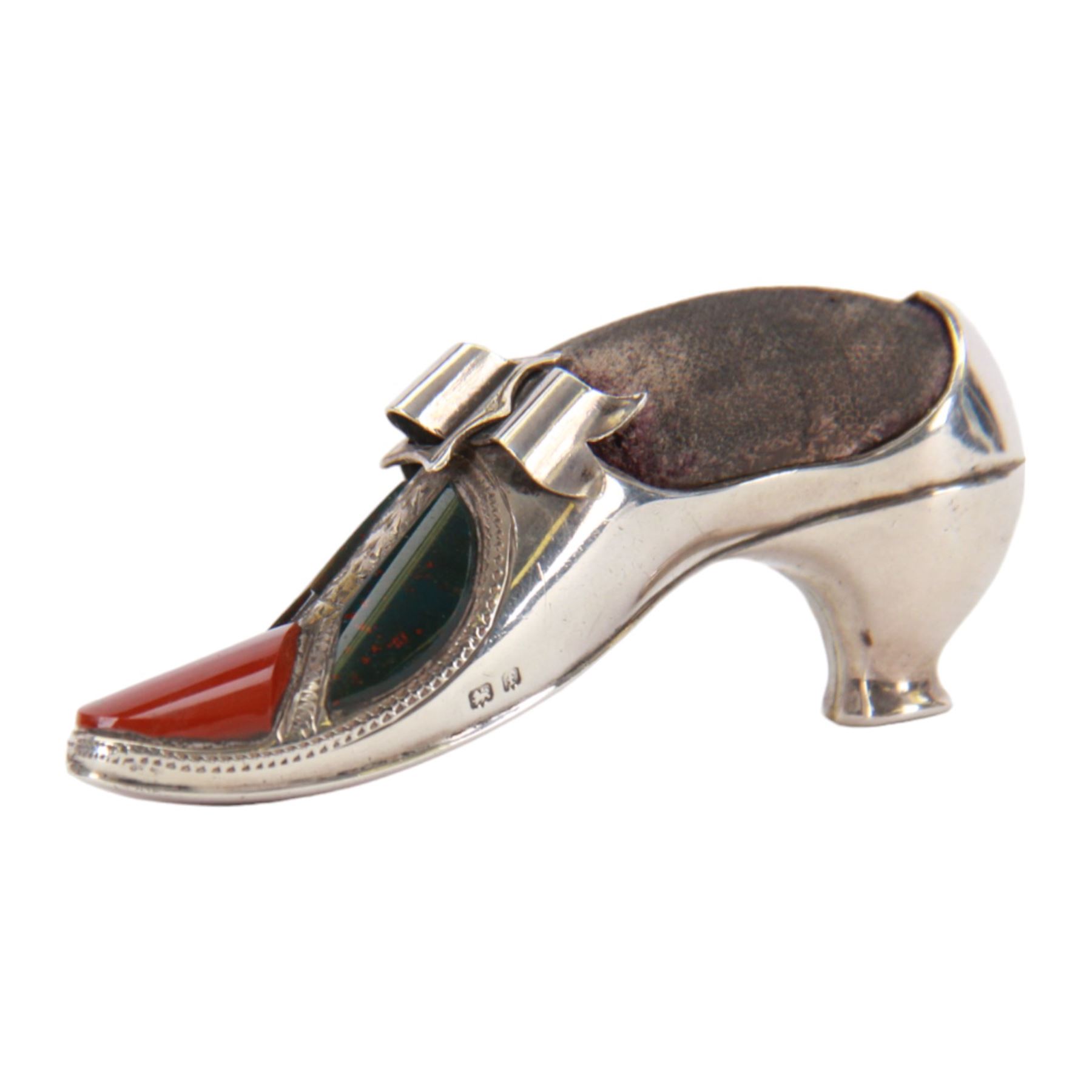 Edwardian silver novelty pin cushion, modelled as a buckled shoe set with Scottish hardstones, hallmarked Adie & Lovekin Ltd, Birmingham 1905, L6.5cm
