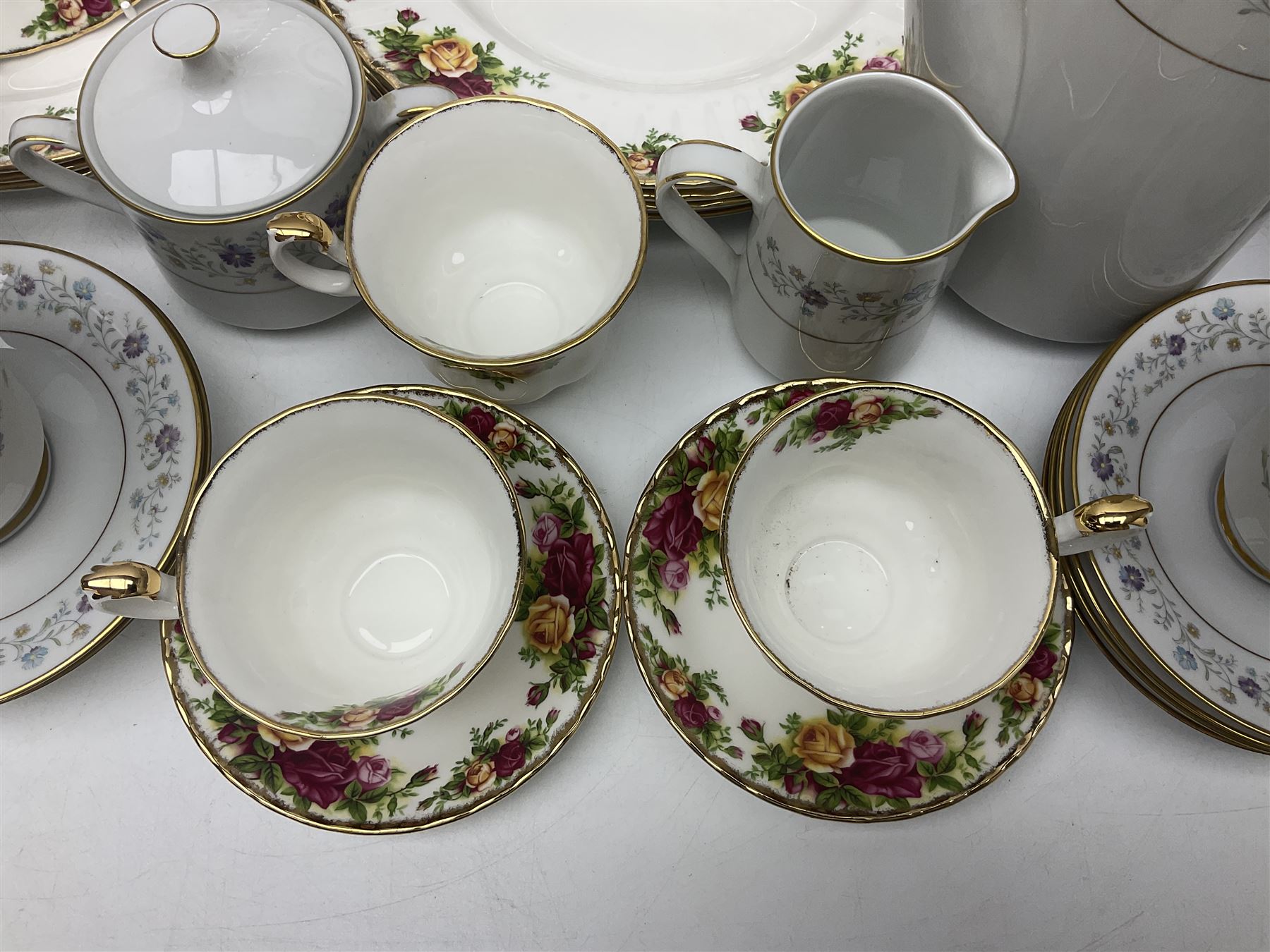 Royal Albert Old Country Roses pattern dinnerwares, to include four dinner plates, four cups and saucers etc, together with Noritake tea service 