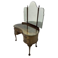 Early 20th century Georgian style mahogany kidney shaped dressing table, triple arched mirror back, gadroon moulded top over fived drawers, scroll carved cabriole supports with ball and claw feet