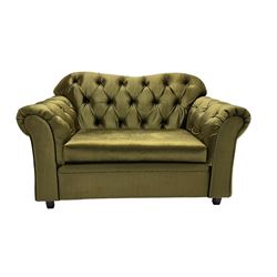 Chesterfield shaped snuggler sofa, upholstered in buttoned olive fabric, with scatter cushions