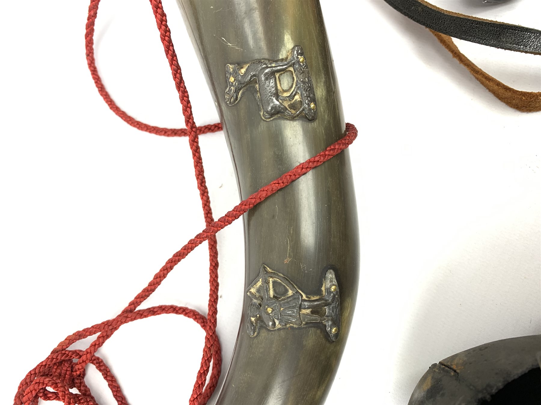 Copper single valve hunting horn of curved and tapering oval form L17cm