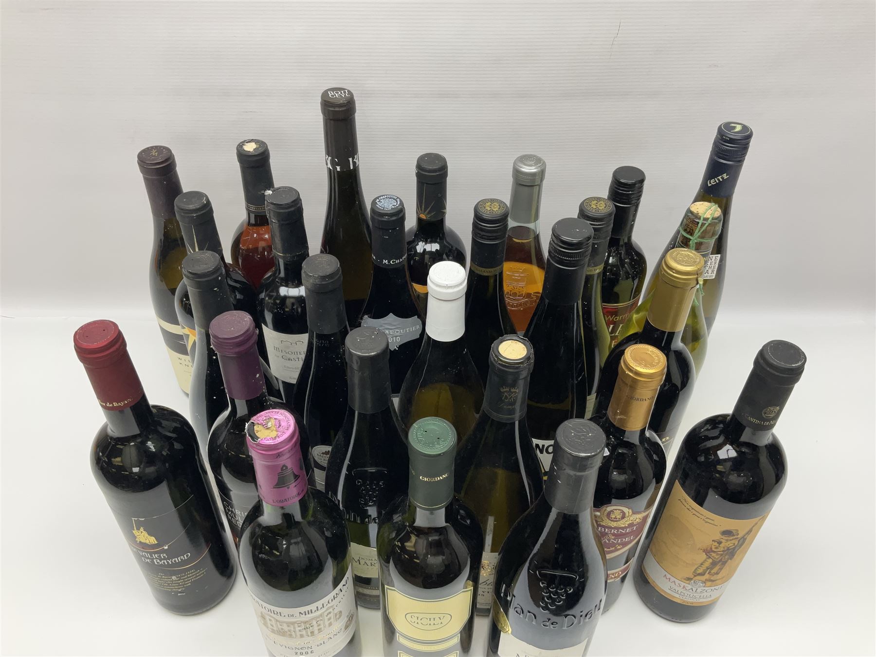 Mixed wine, including Domaine Martin 2011 Plan De Dieu, L'Oratoire de Millegrand 2006, Sauvignon Blanc, Giordano 2014 Pinot Grigio, various content and proof (27)
