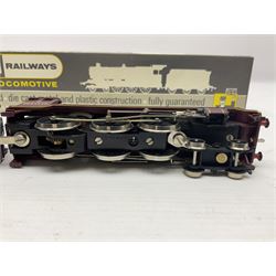 Wrenn '00' gauge - Class 6P (Royal Scot) 4-6-0 locomotive 'Royal Scot' No.6100 in LMS Maroon; smoke deflectors present but not fitted; boxed with instructions.