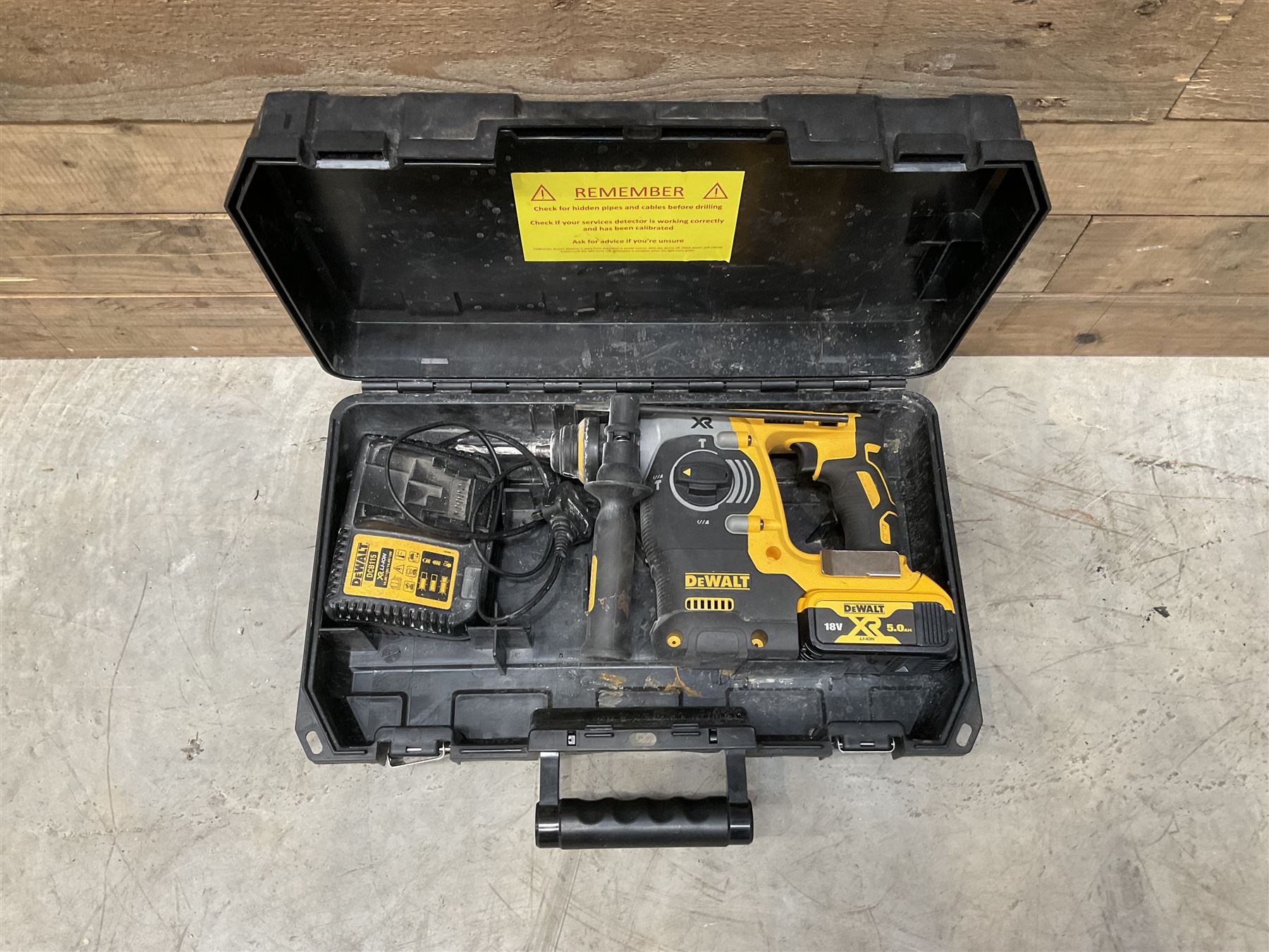 DeWalt DCH273 18V brushless hammer drill, with battery and charger