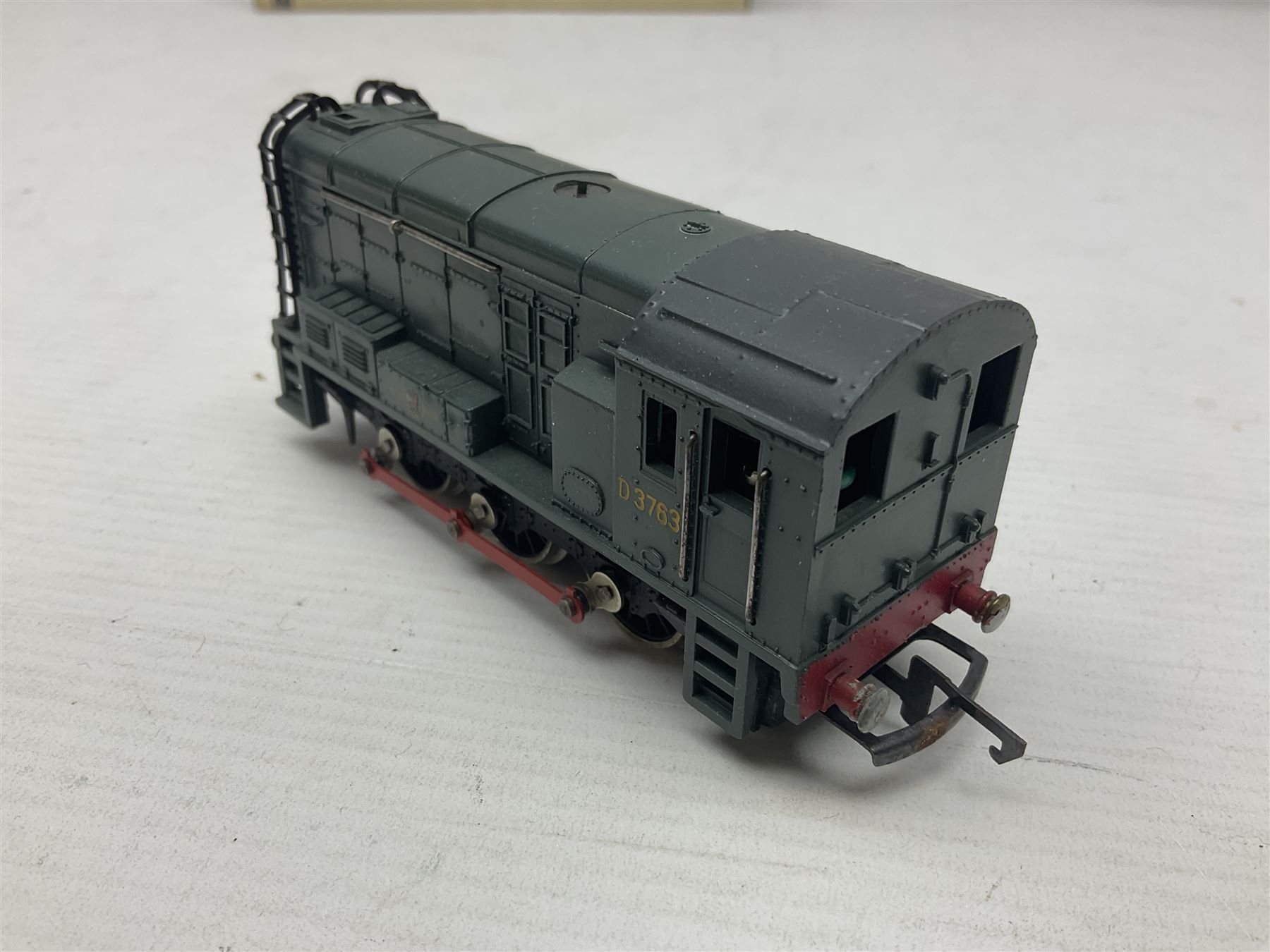 Wrenn '00' gauge - three Class 08 0-6-0 Diesel Shunting locomotives - No.7124 in LMS Black; No.D3464 in BR Blue; and No.D3783 in BR Green; all boxed with instructions (3)