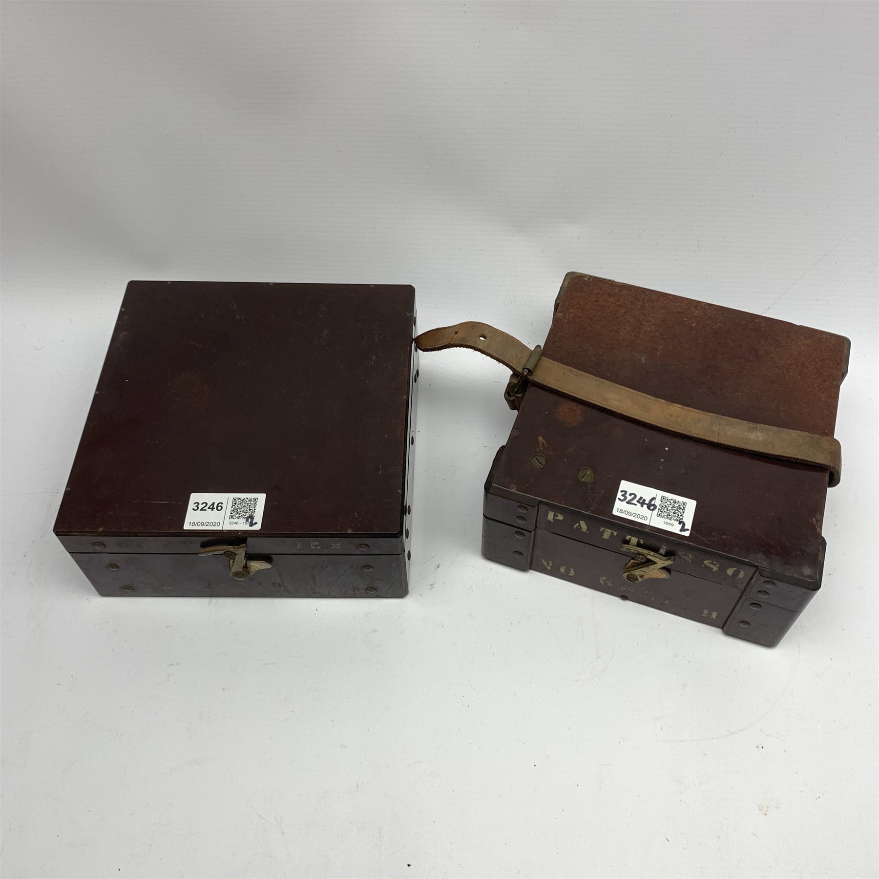 WW2 period Pattern 1152 Azimuth Circle navigation instrument, serial no.10819.H. in paxolin type case; and Pattern 1880 Azimuth Circle, serial no.6870.H. in associated case bearing label 'AFT' (2)