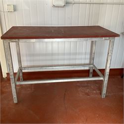 Aluminium preparation table with poly top - THIS LOT IS TO BE COLLECTED BY APPOINTMENT FROM DUGGLEBY STORAGE, GREAT HILL, EASTFIELD, SCARBOROUGH, YO11 3TX