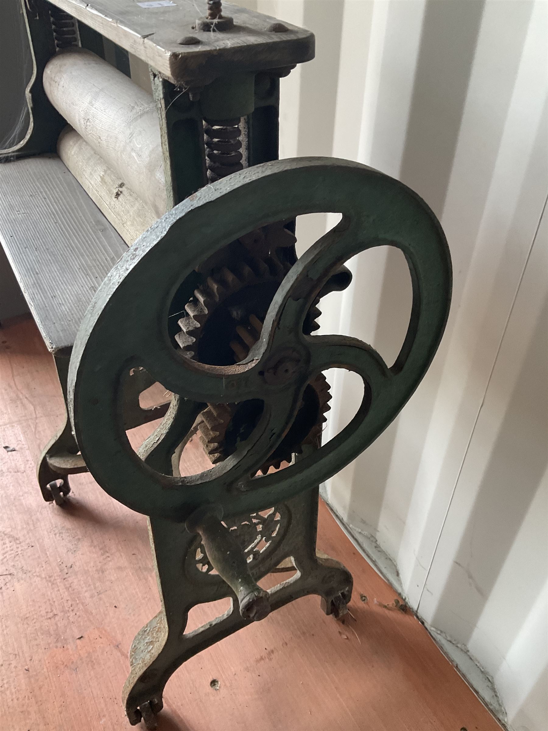 Cast iron and wood mangle - THIS LOT IS TO BE COLLECTED BY APPOINTMENT FROM DUGGLEBY STORAGE, GREAT HILL, EASTFIELD, SCARBOROUGH, YO11 3TX