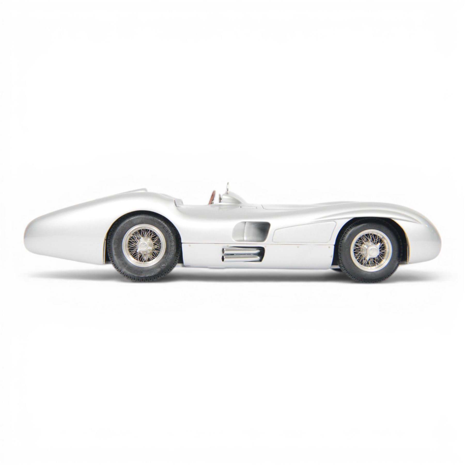 CMC 1:18 scale diecast model car no.M044 Mercedes Benz W196R 1954/55 Streamliner Body in silver, boxed