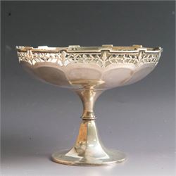 Early 20th century silver tazza, the bowl of circular form with pierced foliate border, upon and knopped stem and circular foot, hallmarked 	Marcus Beaver, Birmingham 1913, H11cm, D15cm