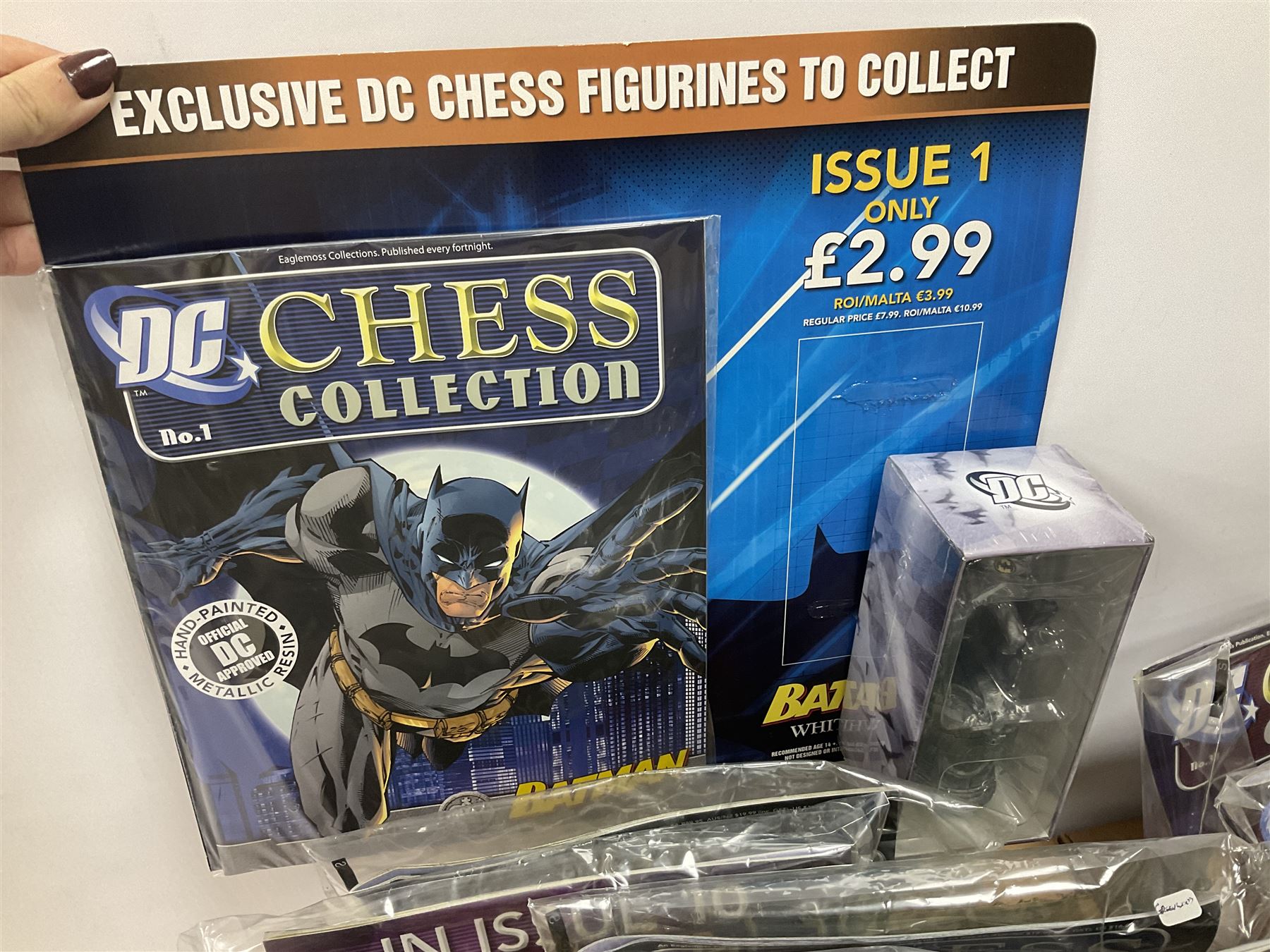 Eaglemoss DC Chess Collection - thirty=-two magazines with models each as issued in unopened plastic bags (32)