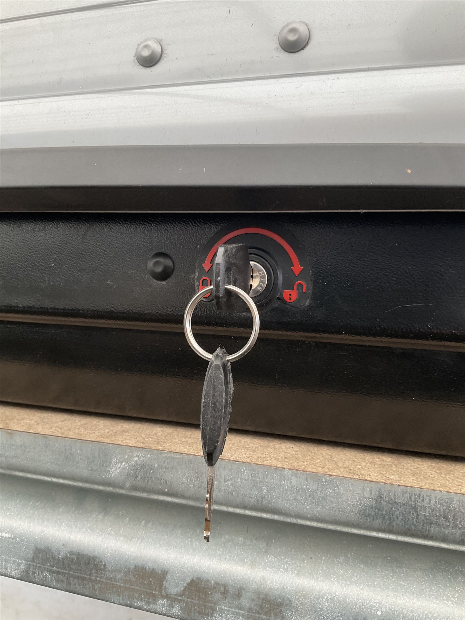 Thule car top box with keys - THIS LOT IS TO BE COLLECTED BY APPOINTMENT FROM DUGGLEBY STORAGE, GREAT HILL, EASTFIELD, SCARBOROUGH, YO11 3TX