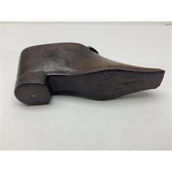 19th century wooden snuff shoe, including the sliding lid, decorated with a variety of small brass nails, H4cm