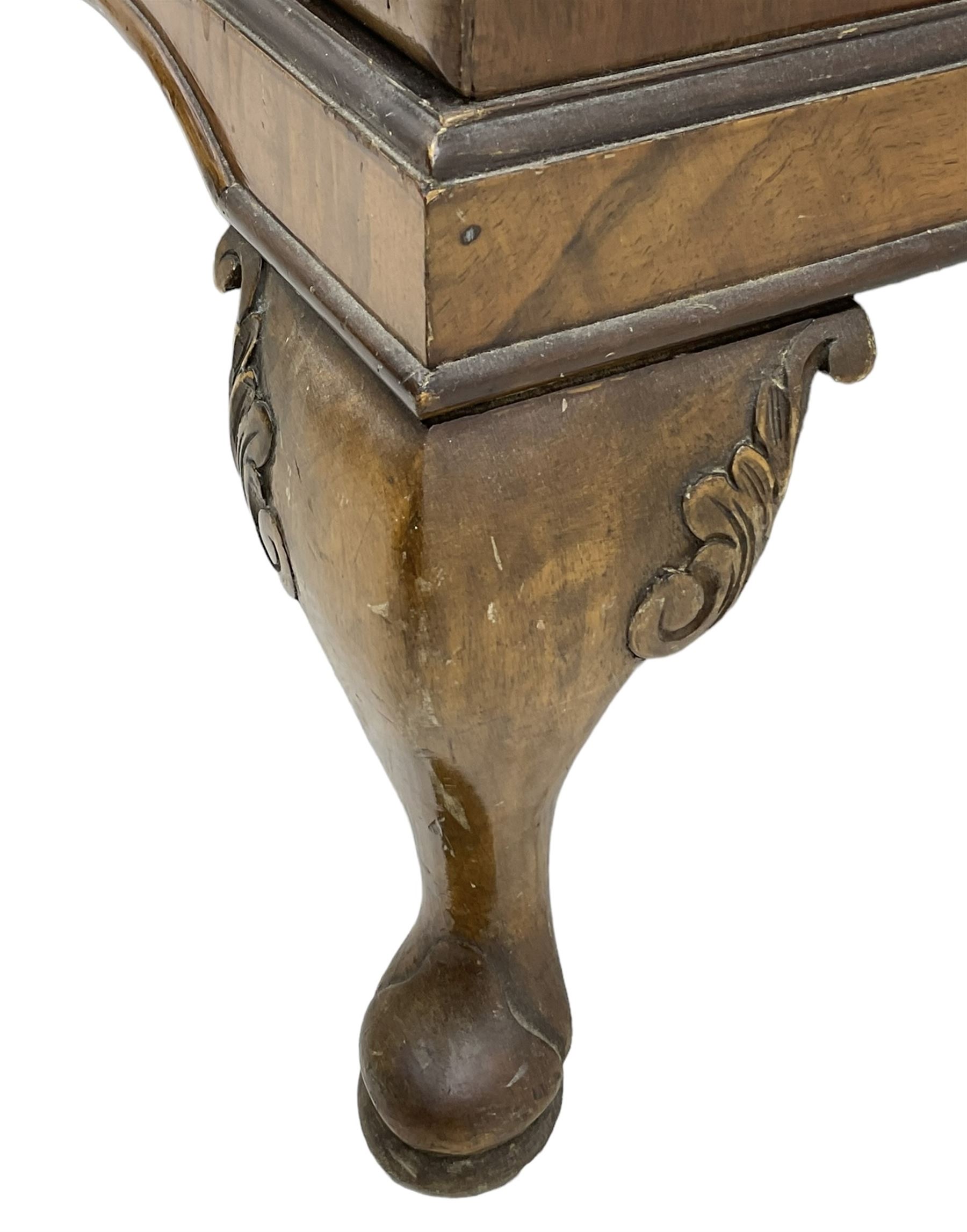 Mid-20th century walnut bureau desk, figured fall front enclosing fitted interior, three graduating drawers below, on cabriole feet