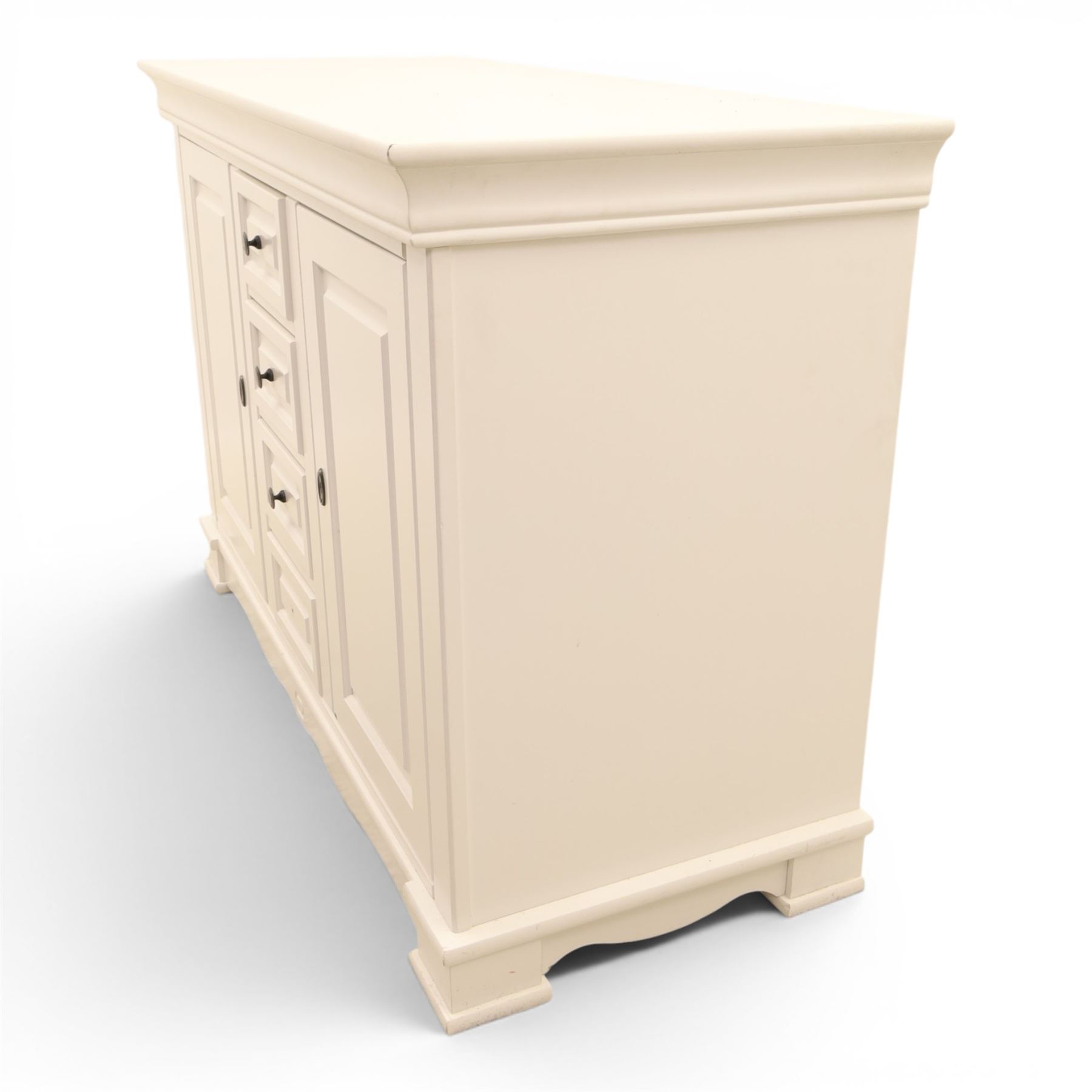 Modern large white painted chest of drawers, central bank of four drawers flanked by two lockable cupboards