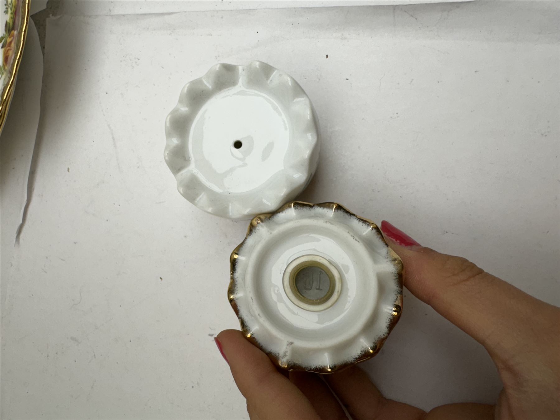 Royal Albert Old Country Roses pattern tea and dinner wares, including tiered cake stands, cake plate, napkin rings, egg cups, pierced serving platters, etc 